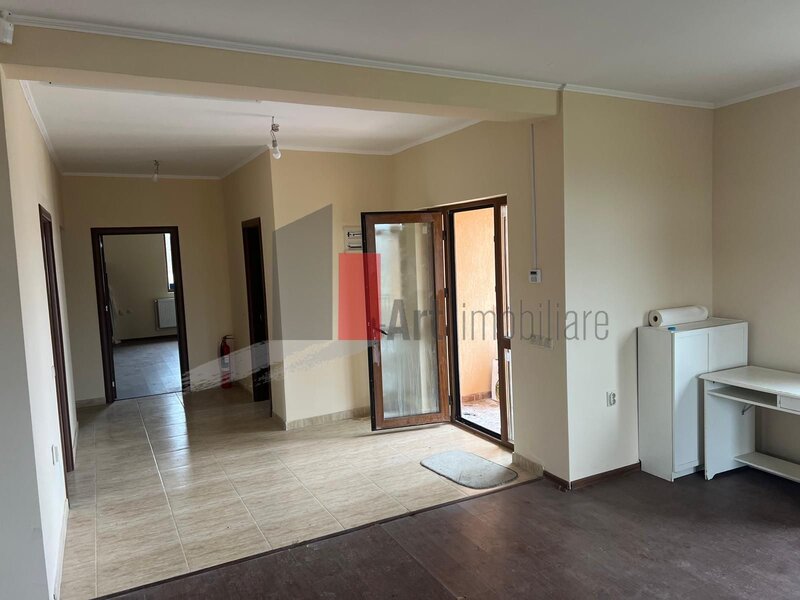 Giurgiu, 30 km de Bucuresti, casa cu teren de 5000 mp.