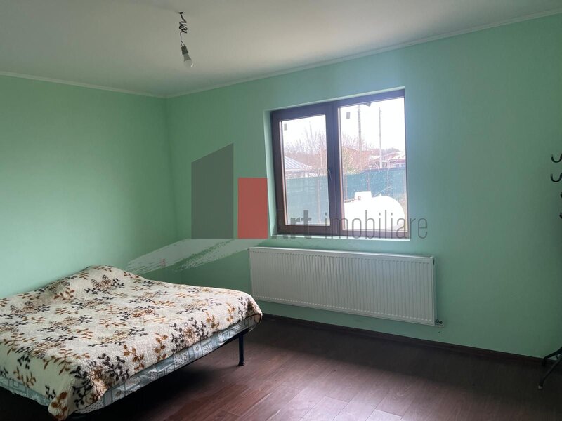 Giurgiu, 30 km de Bucuresti, casa cu teren de 5000 mp.