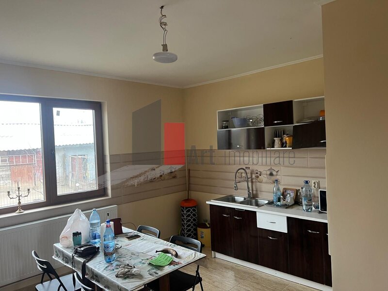 Giurgiu, 30 km de Bucuresti, casa cu teren de 5000 mp.