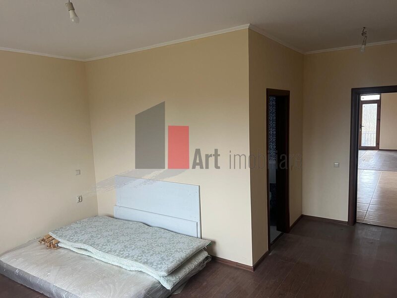 Giurgiu, 30 km de Bucuresti, casa cu teren de 5000 mp.