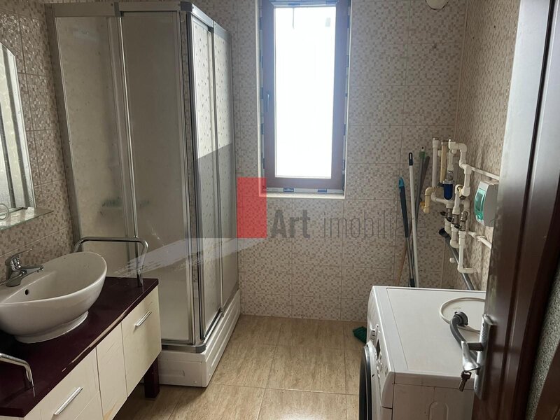 Giurgiu, 30 km de Bucuresti, casa cu teren de 5000 mp.