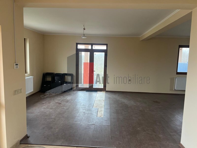 Giurgiu, 30 km de Bucuresti, casa cu teren de 5000 mp.